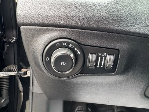 Used 2018 Jeep Compass Limited w/ Navigation Group image 20