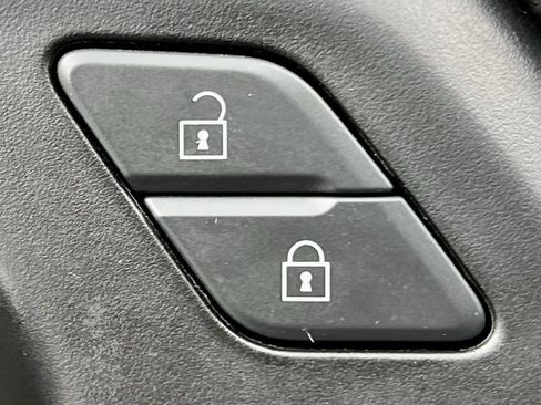 Used 2021 Chevrolet Silverado 1500 RST image 25