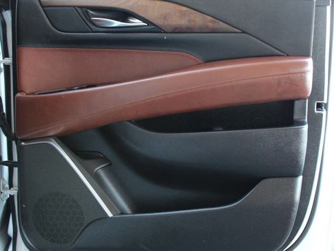 Used 2019 Cadillac Escalade ESV Premium Luxury image 12