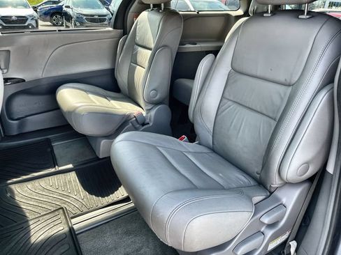 Used 2017 Toyota Sienna XLE AWD/4WD image 24