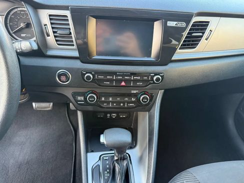 Used 2019 Kia Niro LX FWD image 18