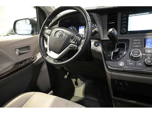 Used 2018 Toyota Sienna XLE w/ XLE Navigation Package image 23