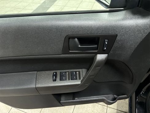 Used 2010 Ford Focus SE image 22