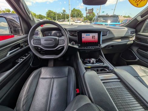 Used 2024 Jeep Wagoneer Series II w/ Flexible Seating Group AWD/4WD image 12
