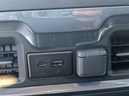 Used 2022 Chevrolet Silverado 1500 High Country w/ Z71 Off-Road Package image 13