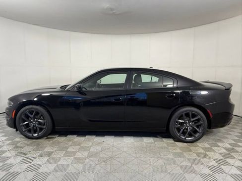 Used 2021 Dodge Charger SXT w/ Blacktop Package image 3