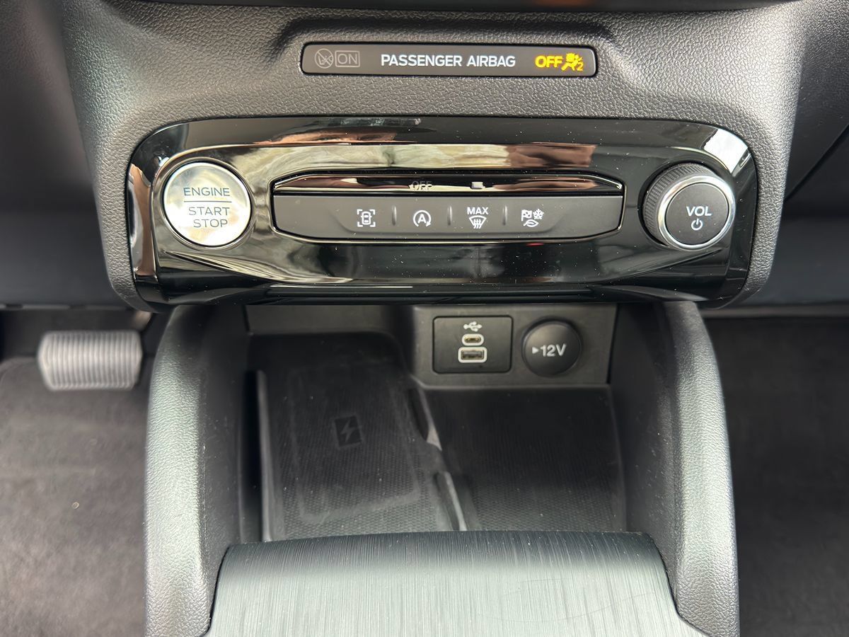 Used 2025 Ford Escape Platinum AWD/4WD image 21