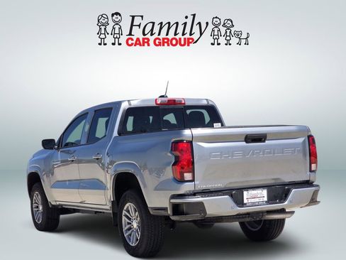 Used 2025 Chevrolet Colorado LT RWD image 3