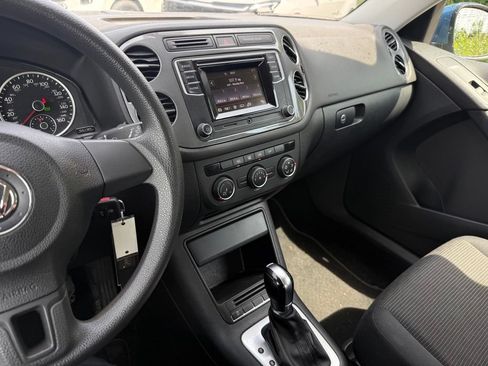 Used 2017 Volkswagen Tiguan Limited w/ Alloy Wheels Package FWD image 26