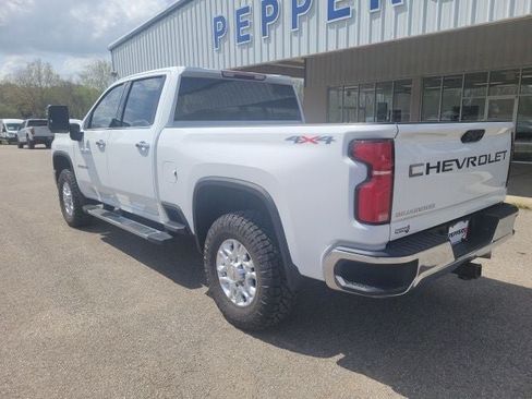 Used 2024 Chevrolet Silverado 2500 LTZ w/ LTZ Convenience Package AWD/4WD image 3
