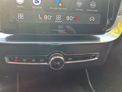 Certified 2025 Volvo XC90 B6 Plus image 25