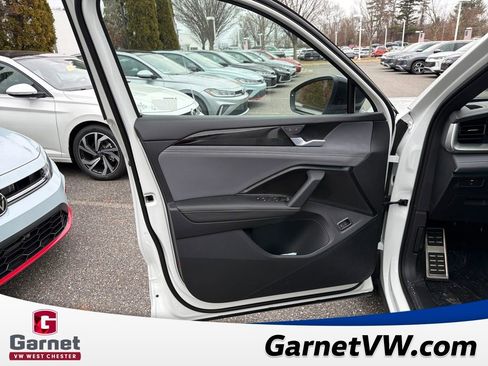 New 2026 Volkswagen Tiguan SE R-Line image 10