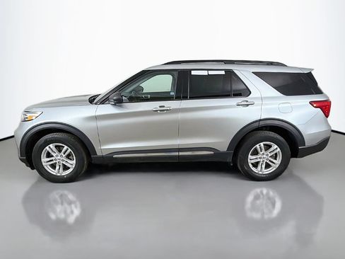 Used 2023 Ford Explorer XLT w/ Equipment Group 202A AWD/4WD image 14
