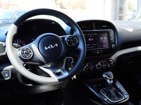 Used 2022 Kia Soul LX FWD image 35