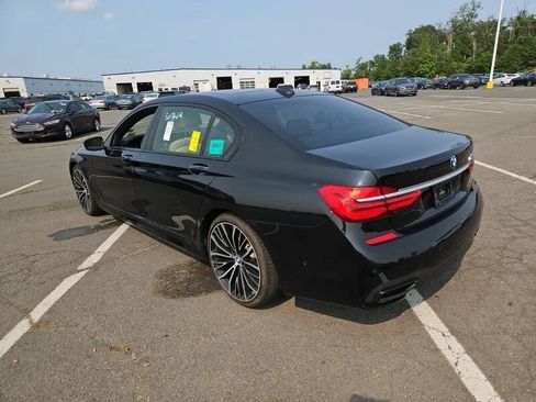 Used 2018 BMW 750i w/ M Sport Package RWD image 2
