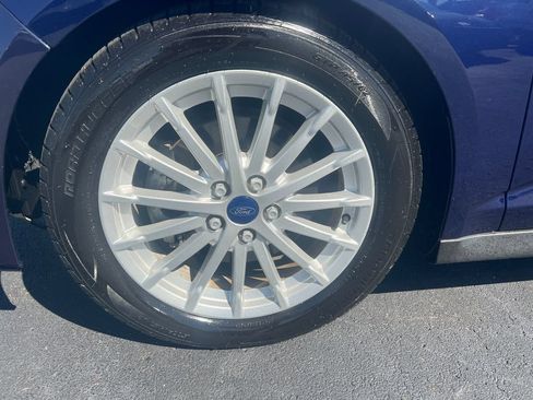 Used 2016 Ford C-MAX Energi SEL w/ Equipment Group 301A FWD image 9