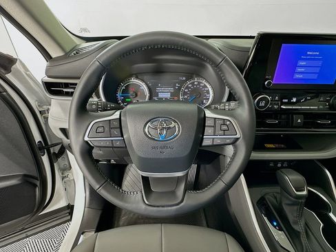 Used 2026 Toyota Highlander XLE image 11