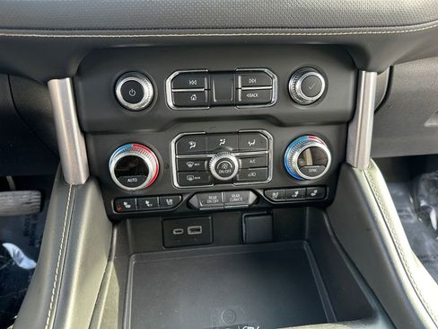 Used 2024 GMC Yukon SLT image 17