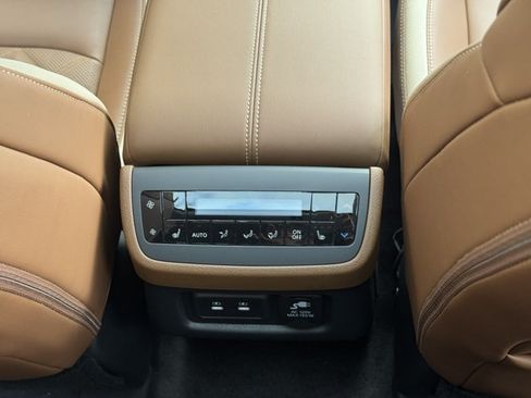 New 2026 Nissan Pathfinder Platinum AWD/4WD image 16