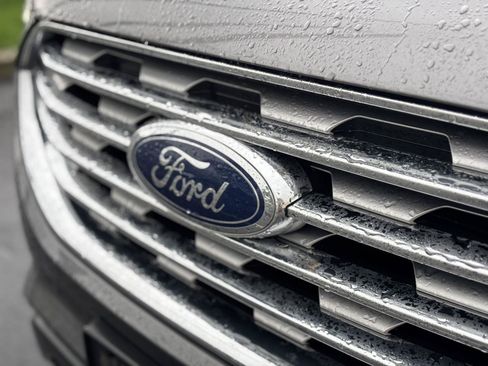 Used 2024 Ford Edge Titanium AWD/4WD image 2