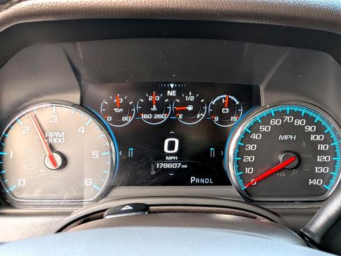 Used 2017 GMC Yukon SLT image 19