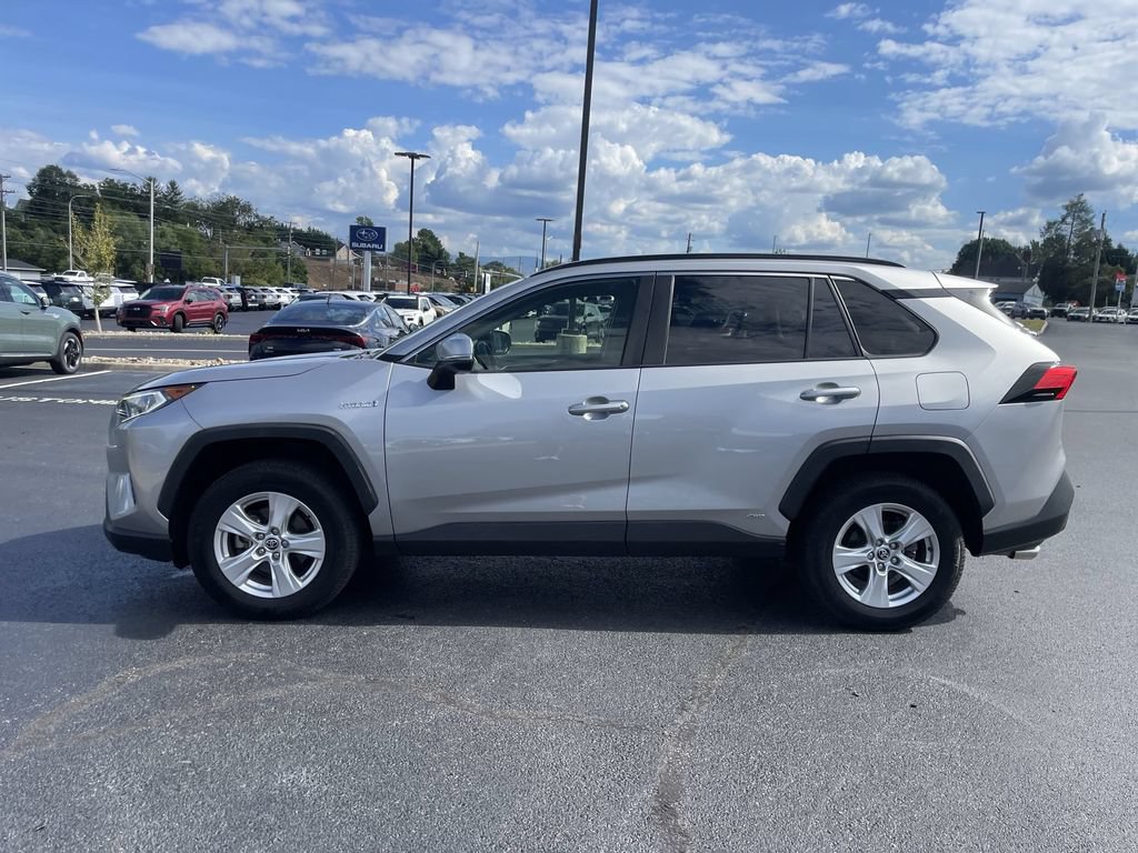 Used 2021 Toyota RAV4 XLE w/ Convenience Package AWD/4WD image 3