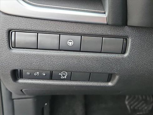 Used 2023 Nissan Rogue SV image 16