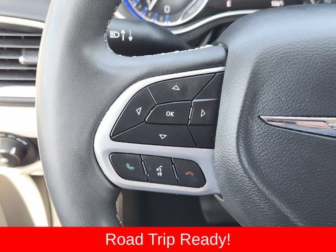Used 2024 Chrysler Pacifica Touring-L FWD image 35
