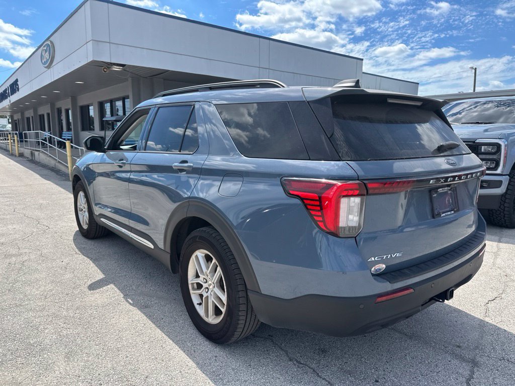 Used 2025 Ford Explorer Active RWD image 12