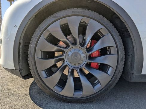 Used 2022 Tesla Model Y Performance image 10