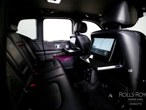Used 2020 Rolls-Royce Cullinan Black Badge image 30