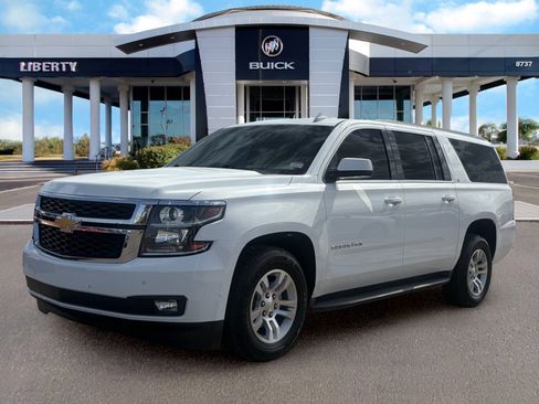 Used 2017 Chevrolet Suburban LT w/ Luxury Package RWD image 6