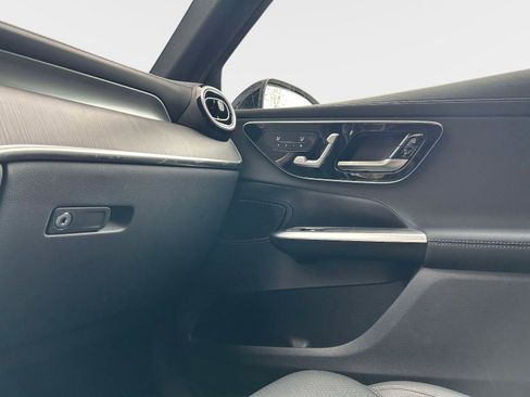 Used 2026 Mercedes-Benz GLC 300 image 18