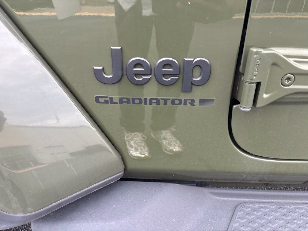 Used 2023 Jeep Gladiator Sport AWD/4WD image 9