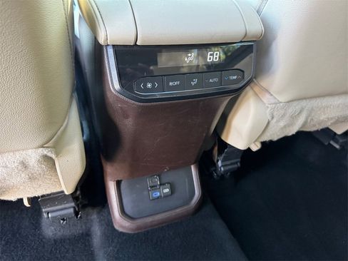 Used 2022 Toyota Highlander XLE image 20