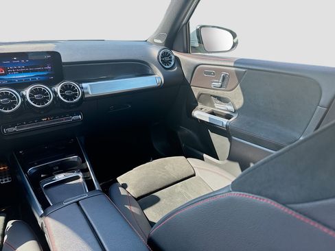 Used 2025 Mercedes-Benz GLB 35 AMG 4MATIC image 19