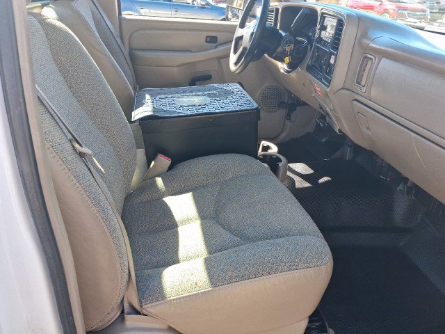 Used 2005 GMC Sierra 2500 W/T RWD image 11