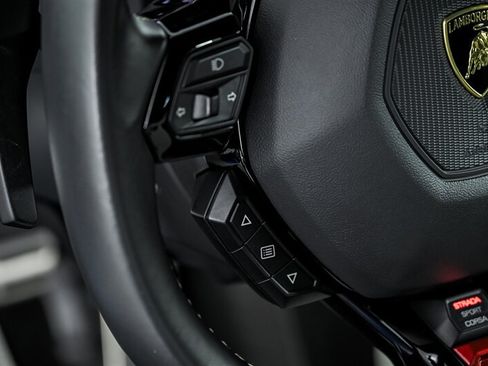 Used 2021 Lamborghini Huracan EVO RWD image 19
