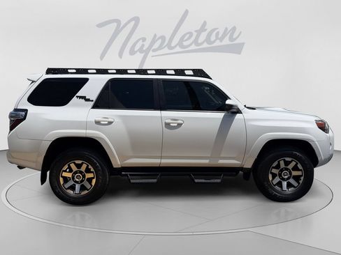 Used 2022 Toyota 4Runner TRD Off-Road AWD/4WD image 9