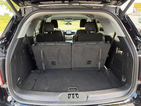 Used 2024 Ford Explorer XLT w/ Equipment Group 202A AWD/4WD image 26