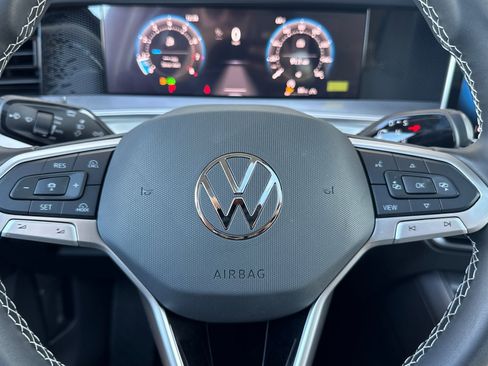 New 2025 Volkswagen Tiguan SE image 23