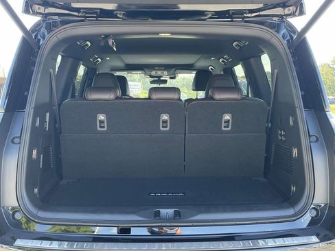 New 2025 Nissan Armada Platinum w/ Convenience Package image 10