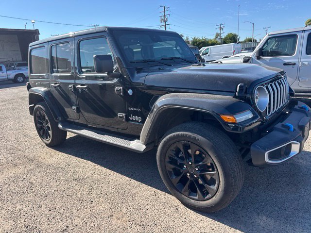 Used 2024 Jeep Wrangler Unlimited Sahara w/ Technology Group AWD/4WD image 4