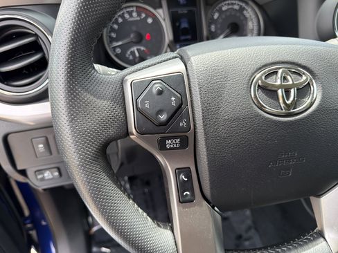 Used 2022 Toyota Tacoma SR5 AWD/4WD image 24