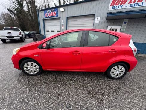 Used 2013 Toyota Prius C Two image 3
