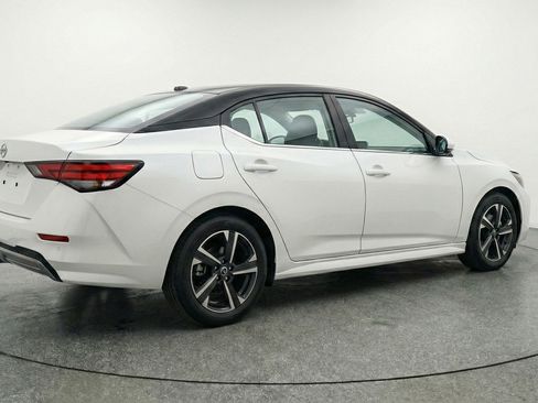 Used 2025 Nissan Sentra SV FWD image 9