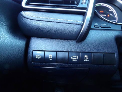 Used 2020 Toyota Camry SE w/ Sunroof Package image 23