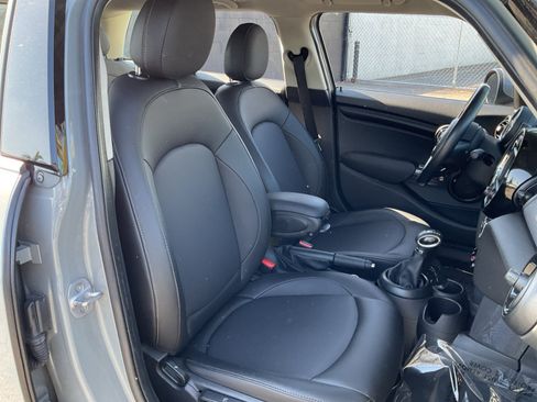 Used 2019 MINI Cooper 4-Door Hardtop w/ Storage Package FWD image 21