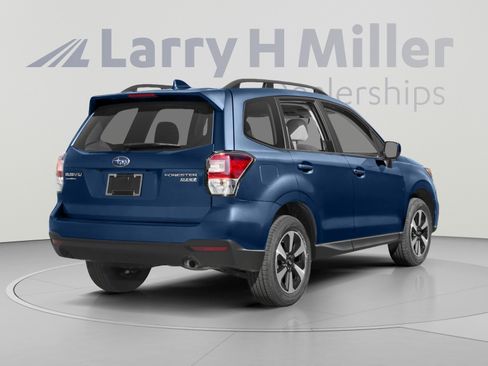 Used 2017 Subaru Forester 2.5i Premium AWD/4WD image 2