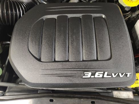 Used 2017 Dodge Grand Caravan SXT image 30